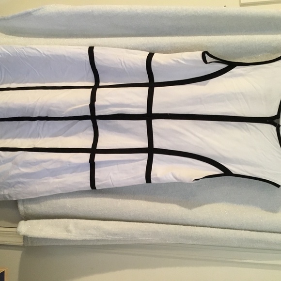 Black and white linen dress - Picture 2 of 2